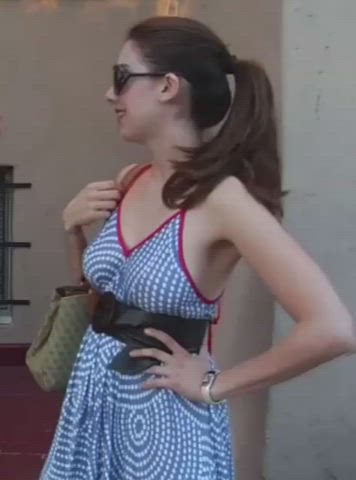Alison brie