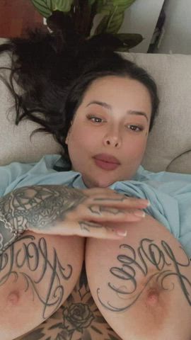 Cum in my boobs, pls π¦