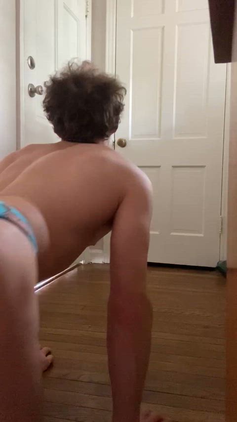 Ass up when she comes home ð