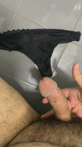 cumming on sister’s panties 😙