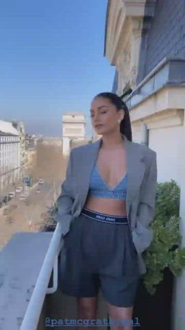 Cleavage Tits Vanessa Hudgens clip