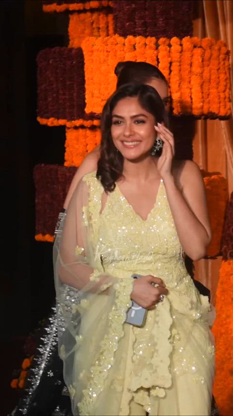Mrunal and Raashi šš„µ