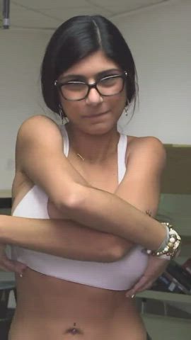 mia khalifa nude striptease clip
