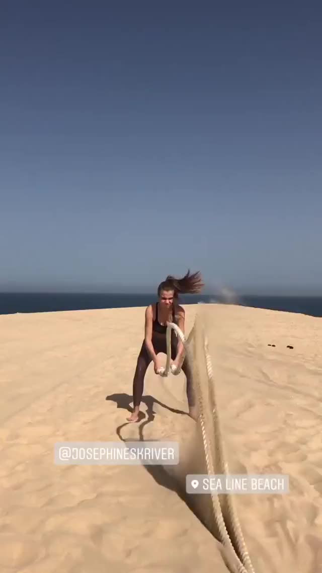 Josephine Skriver clip