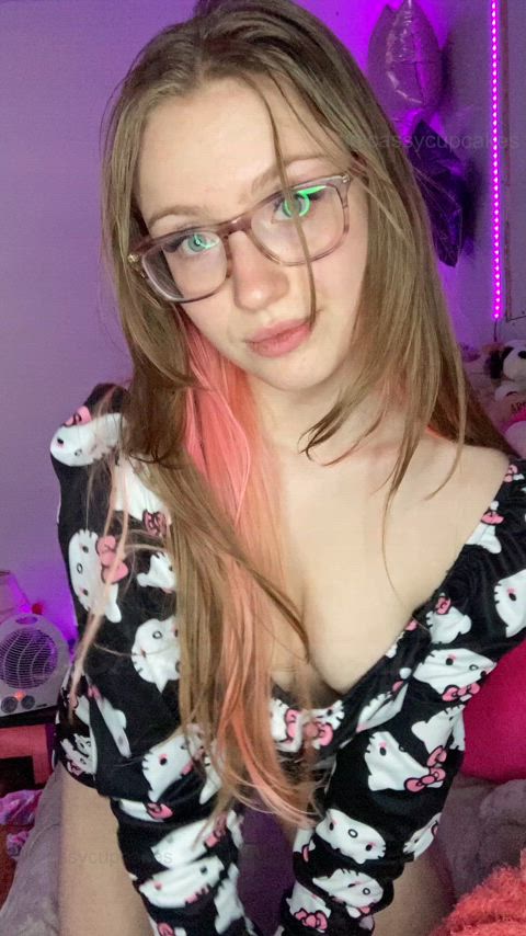 Want a taste of my π§? Just lift my skirt and dive right in π€