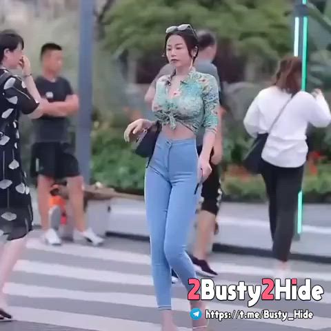 big tits bouncing tits huge tits natural tits tits walking amateur-girls just-boobs
