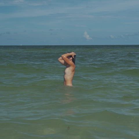 abs amateur boobs cute natural tits nude outdoor public slow motion tits clip