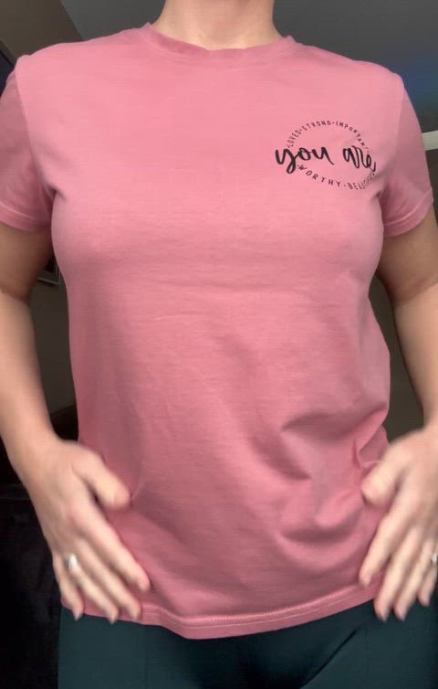 Bra trick? And a braless titty jiggle π