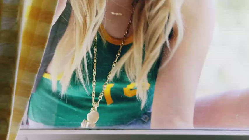Babe Celebrity Chloe Fake Fingering Lips clip