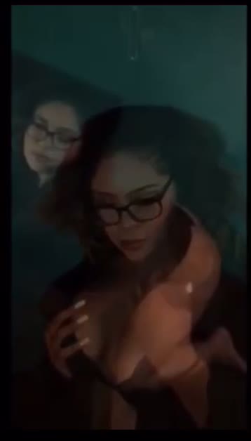 model twerking clip