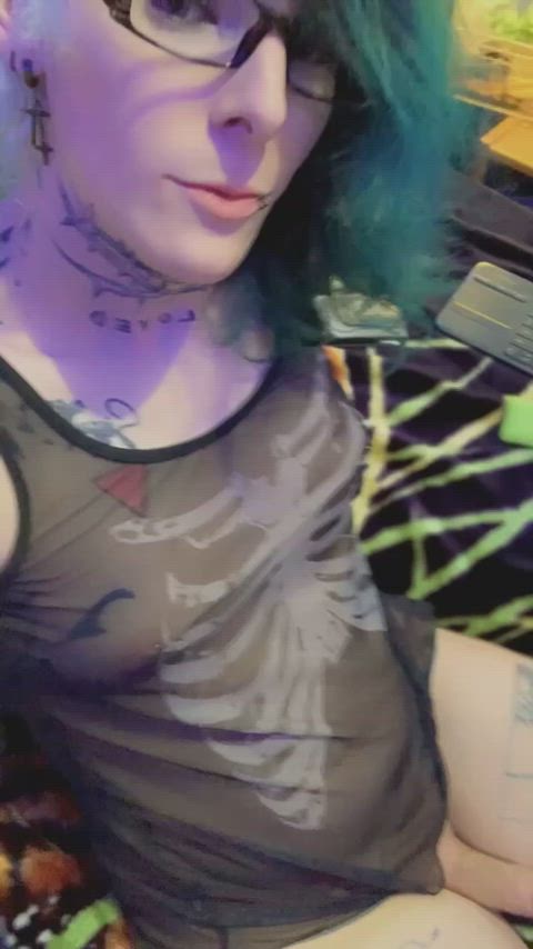 You wanna put on some Emo music and make outπ