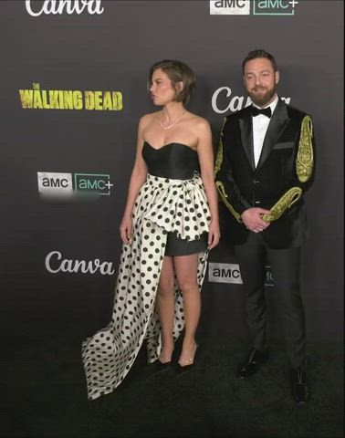 lauren cohan legs legs up clip