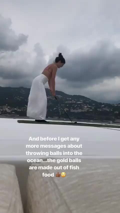 Sara Sampaio clip