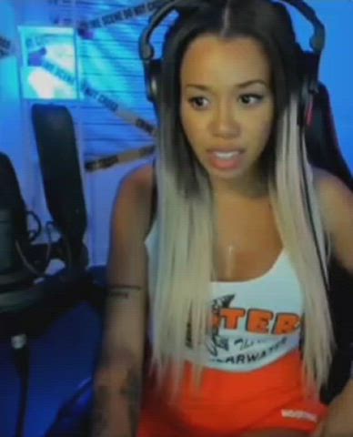 big tits boobs cleavage ebony hooters lips thick clip
