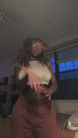 braless dancing ebony jiggling pierced pokies clip