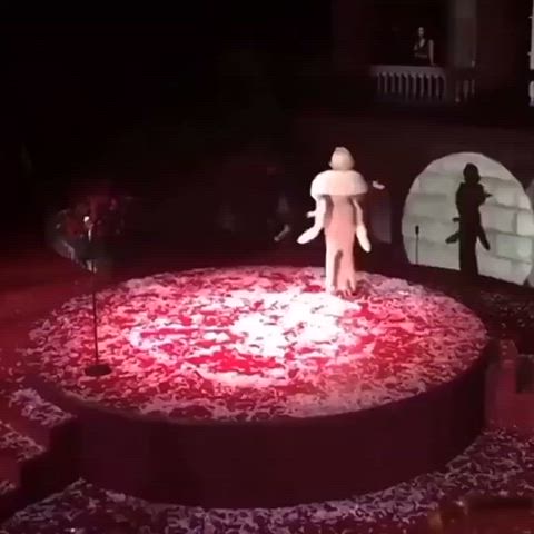 celebrity margot robbie marilyn monroe clip