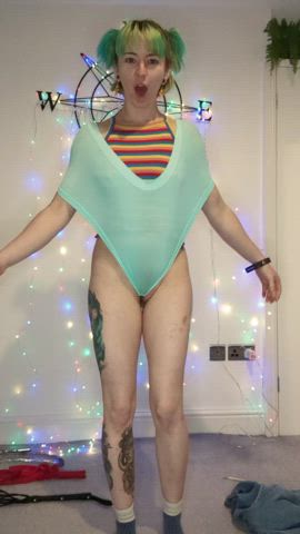 Shoulder wedgieeeee with some super stretchy panties 😄