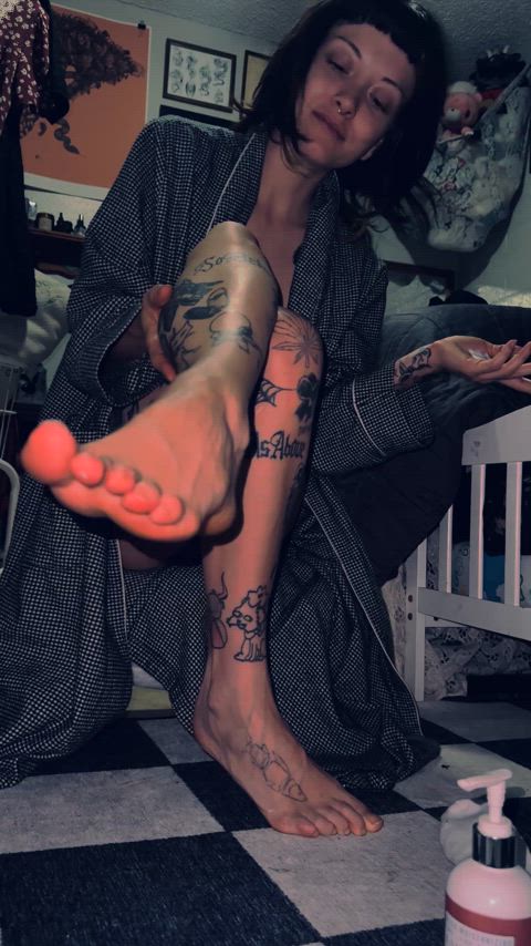 cute feet feet fetish girlfriend onlyfans reddit clip