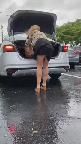 60fps ass bending over booty heels legs outdoor soles voyeur clip