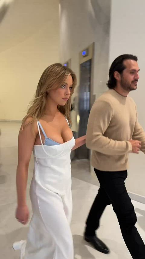 actress big tits blonde celebrity cleavage natural tits sydney sweeney clip