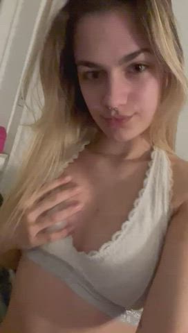 Where are the guys which like petite girls?๐
