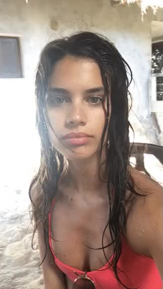 Sara Sampaio clip