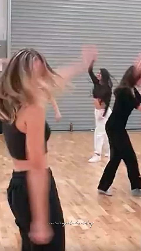 blonde celebrity margot robbie clip