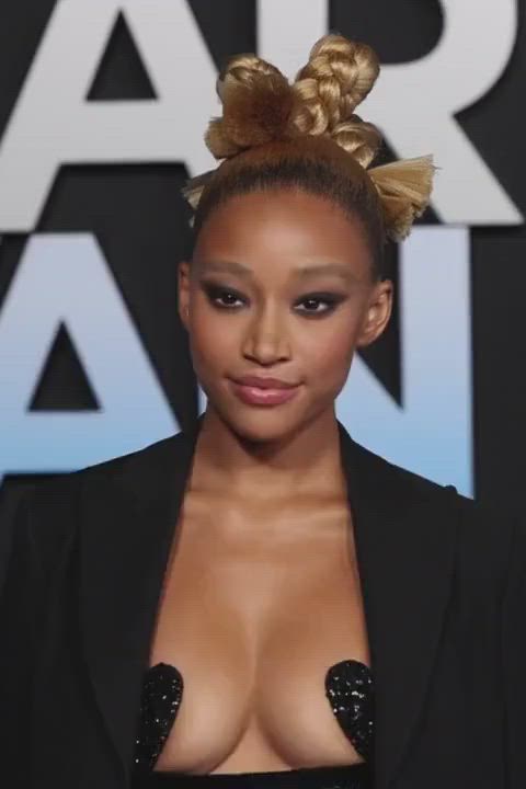 amandla stenberg celebrity cleavage clip