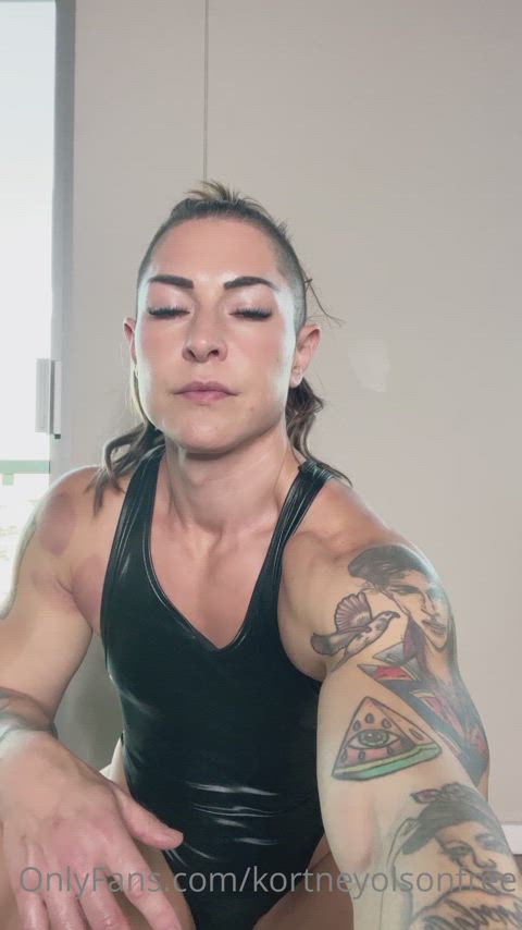 muscles muscular girl muscular milf clip