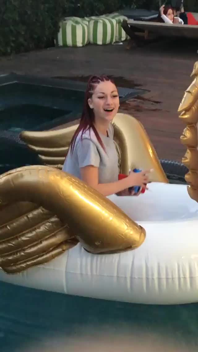 bhadbhabie~1510966679~1650430593986782445 4445386253