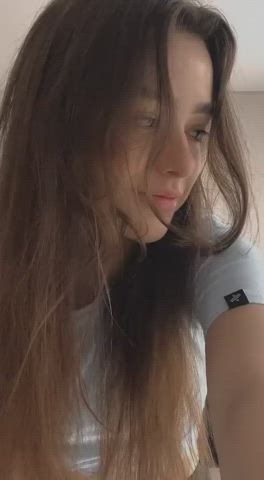 Dasha Taran shows her slender body ๐