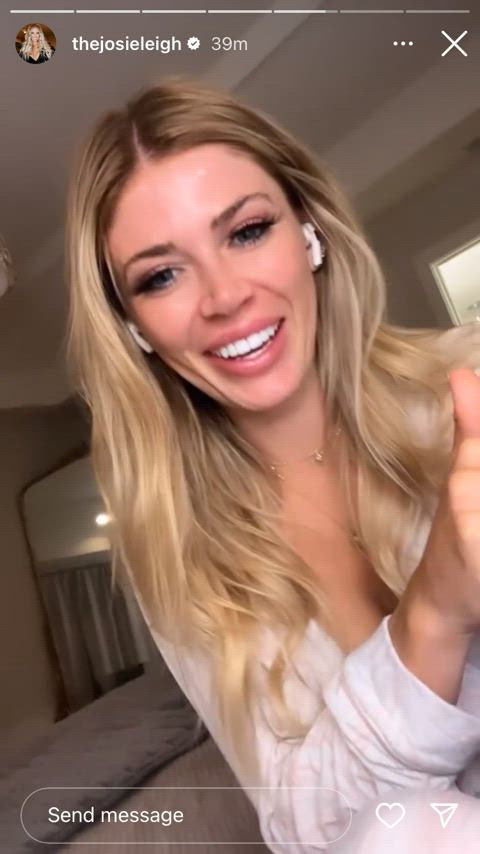 milf boobs cute clip