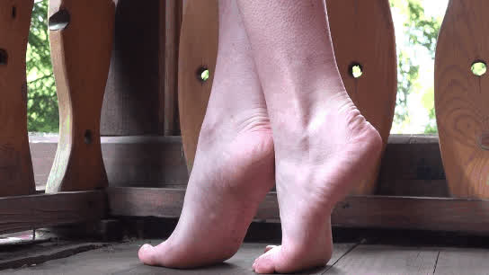 babe non-nude teen clip