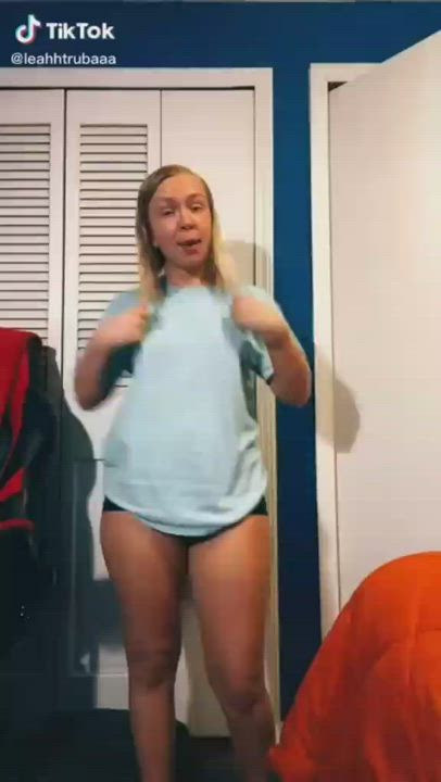 Aaliyah Ai Hoshino Ass Clapping clip