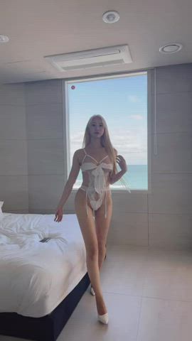 asian blonde bouncing tits cute jiggling korean model clip