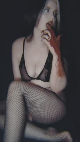 goth licking spookyfatbrat goth-girls clip