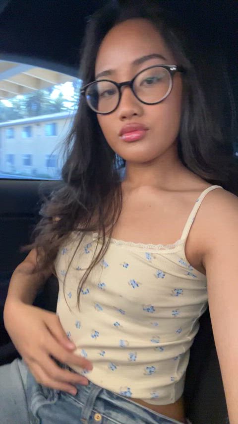 I'm 18, petite and little bit nerdy ;)