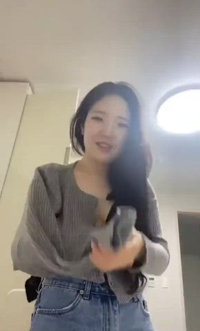asian natural tits nipslip clip
