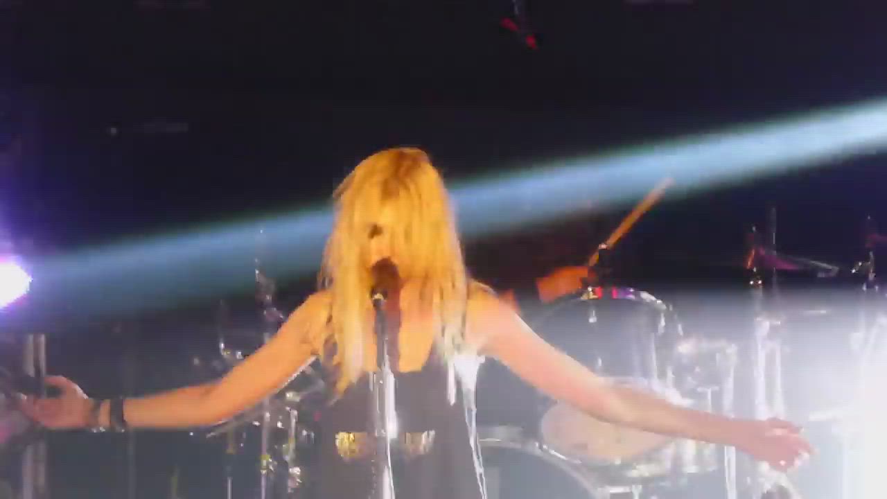 Pretty Taylor Momsen Tease clip