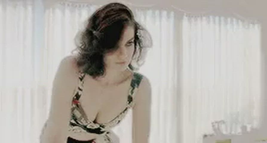 british cleavage lauren cohan clip