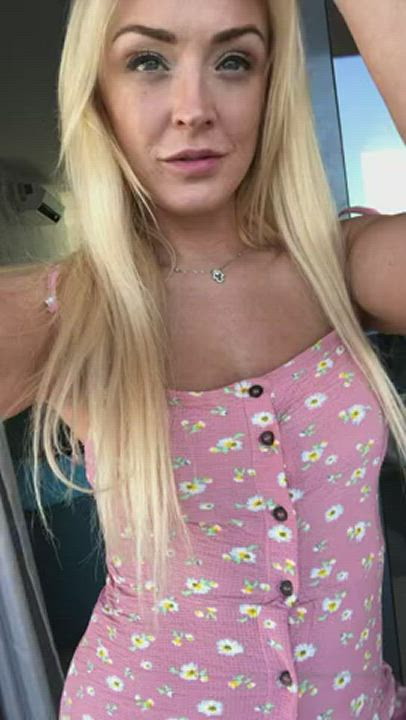 Blonde Flashing Natural Pussy Upskirt White Girl clip