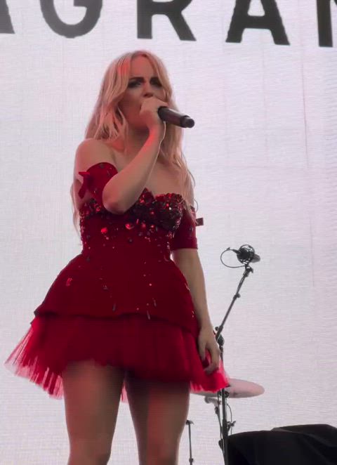 Rocking on Stage š¤šø