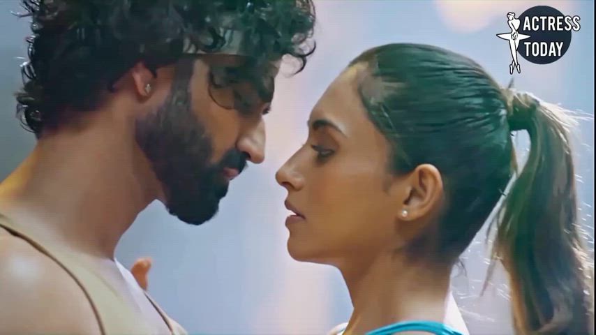 Sadiya Khan hot scene from "Talab"