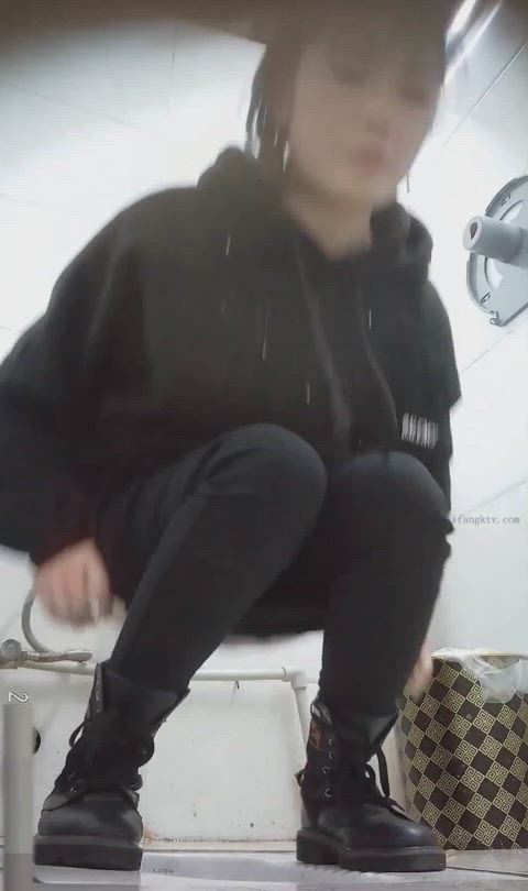 asian babe toilet clip