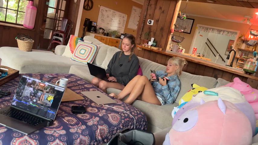 babes blonde girlfriends milf clip