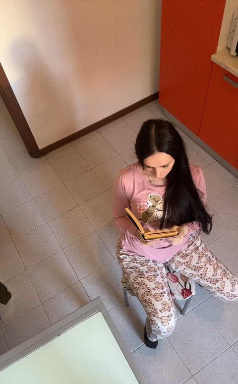 Should I do more butt/twerk pic/vids? ๐