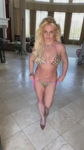bikini britney spears cleavage clip