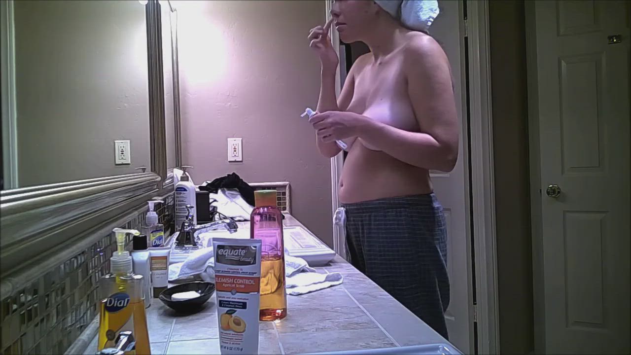 Bathroom Hidden Cam Voyeur clip