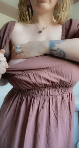 look what’s hiding in my summer dress 🤫
