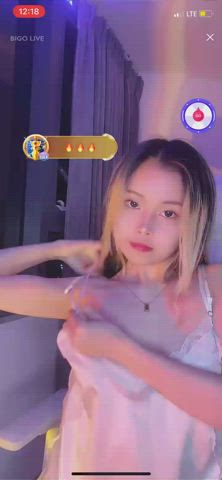 bouncing tits cleavage nipslip clip
